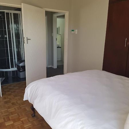 Tyday Accommodation พอร์ตเอลิซาเบธ ภายนอก รูปภาพ